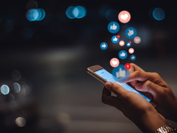 Facebook e Instagram ganham ferramentas para editar anúncios usando IA
