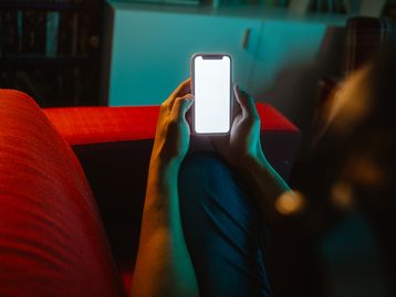 Nomofobia: o que é e quais os sintomas da fobia que atinge maioria dos brasileiros?