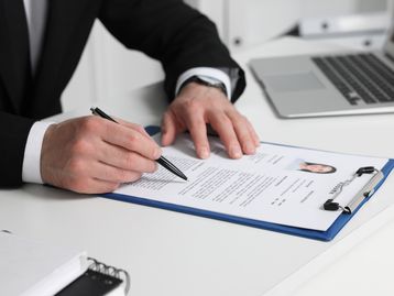 10 IAs para melhorar seu currículo