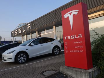 Sistema de direção autônoma da Tesla é investigado após acidentes nos EUA