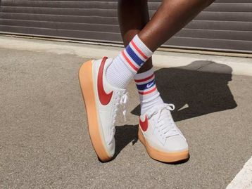 Ofertas de tênis Nike com até 56% de desconto no site oficial; veja opções