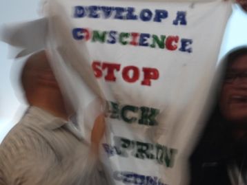 Protestos contra advogado e "robôs assassinos" marcam Google I/O 2014