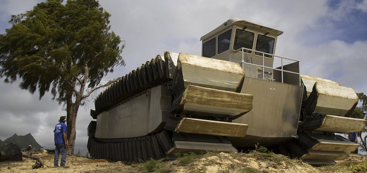 Tanque anfíbio: veículo monstro que anda sobre terra e água