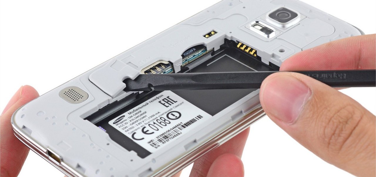 iFixit desmonta Galaxy S5 e ressalta dificuldade em reparar componentes