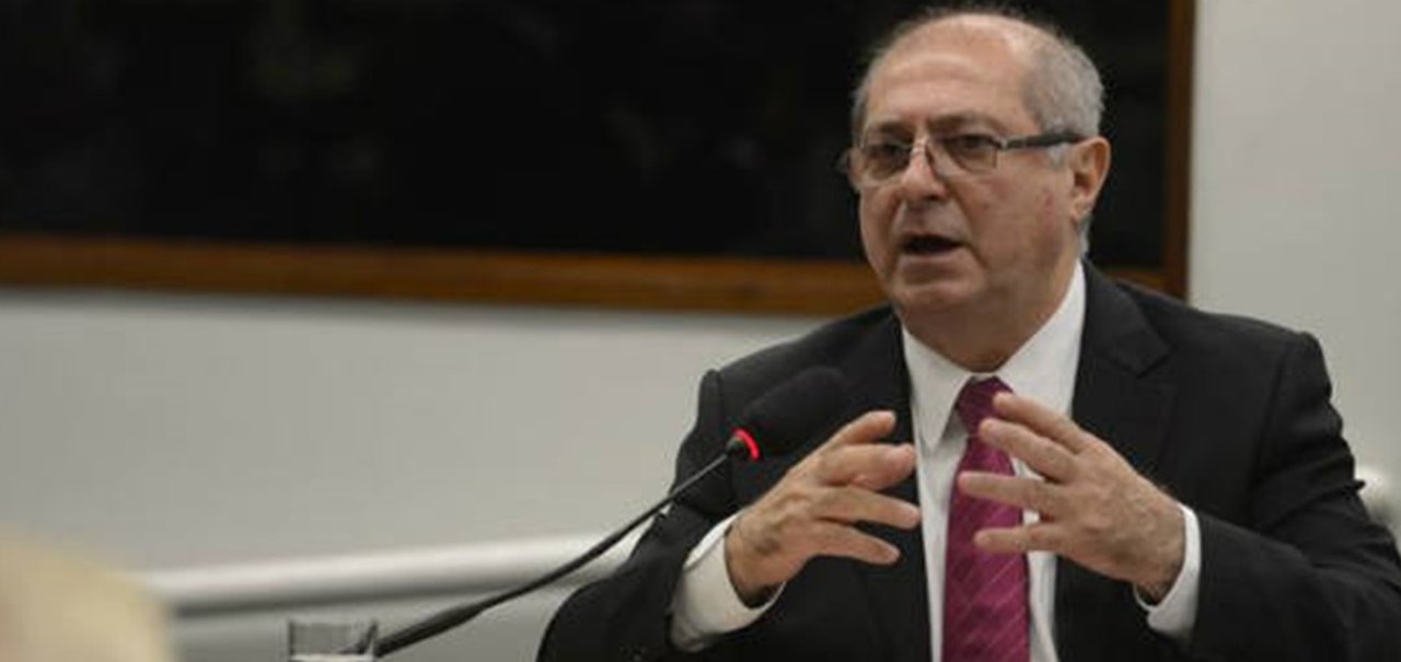 Ministro Paulo Bernardo diz que Telefônica não poderia assumir GVT em SP