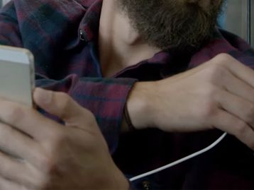Zoeira sem limites: Samsung "coloca" tomadas para iPhone em aeroportos