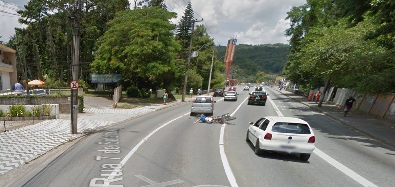 No flagra: Google Street View mostra acidente de moto "passo a passo"