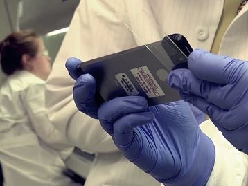 Cientistas criam microscópio para smartphones que custa menos de 1 dólar