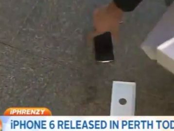 Comprador do primeiro iPhone 6 derruba aparelho em TV australiana