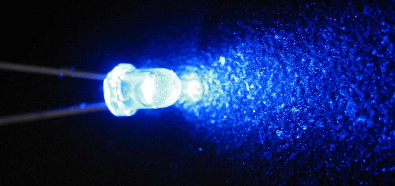 Novo tipo de LED promete telas de smartphones 400% mais claras