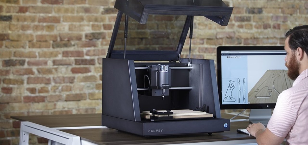 Carvey promete domesticar sistemas CNC, criando obras em diversos materiais