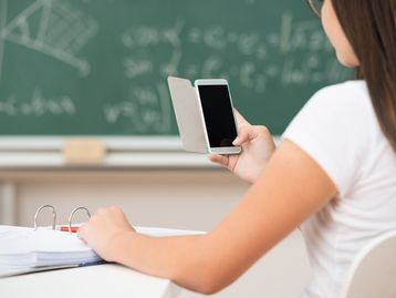 Para a Unesco, uso de smartphone em sala de aula pode ser benéfico