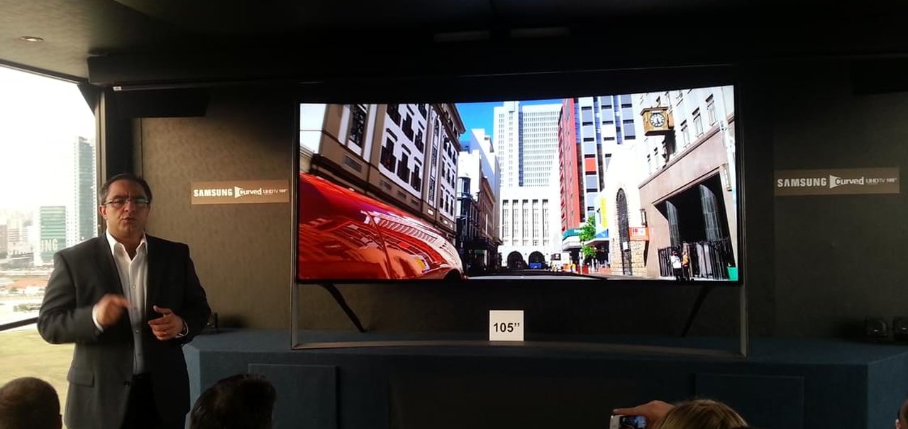 Em evento no céu, Samsung lança TV monstruosa de 105 polegadas a R$ 500 mil