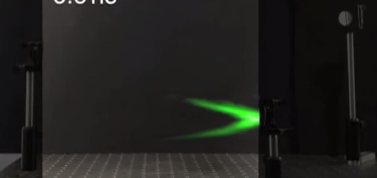 Câmera de 20 bilhões de qps permite ver laser em movimento [vídeo]