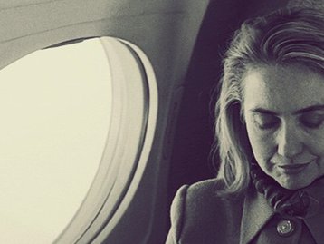 Política e jogos: foto antiga mostra Hillary Clinton curtindo seu Game Boy