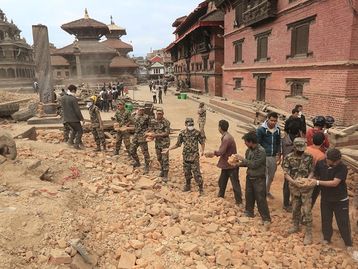 Google e Facebook arregaçam as mangas para ajudar no desastre do Nepal