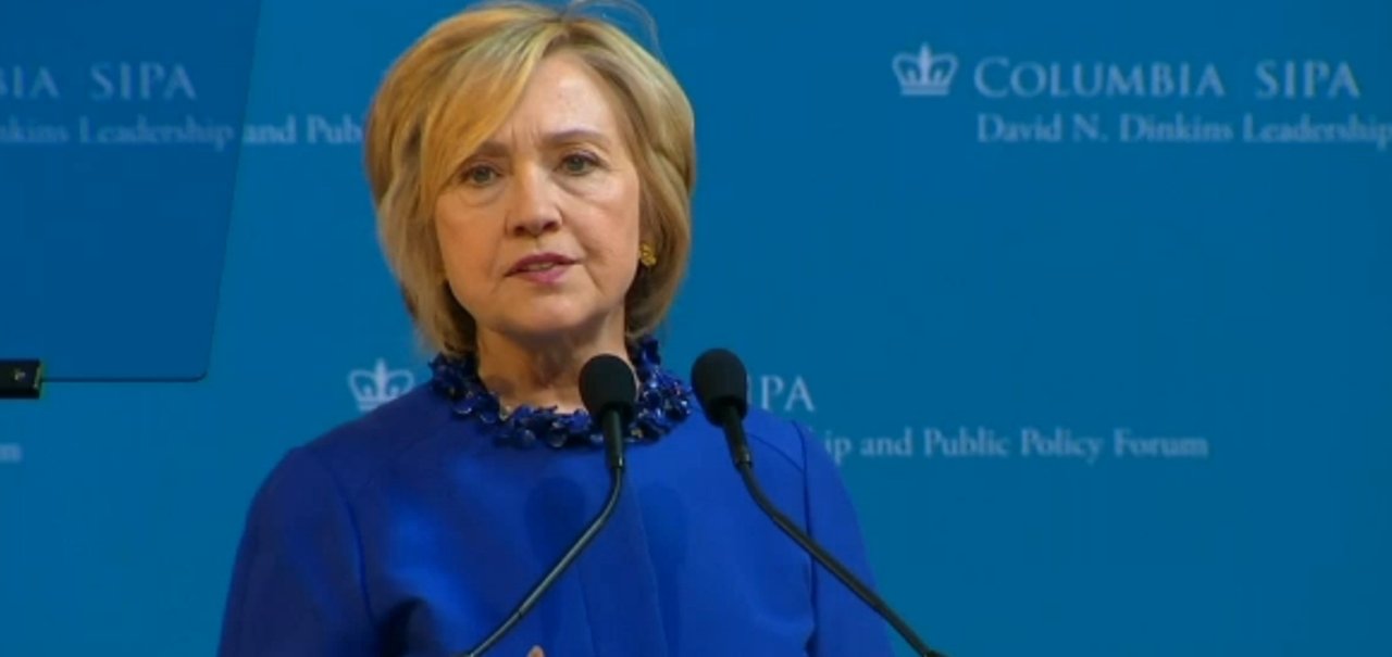 Hillary Clinton sugere que policiais dos EUA usem câmeras presas ao corpo