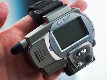 Nascia em 1999 o Samsung SPH-WP10, o primeiro 'relógio-celular' da história