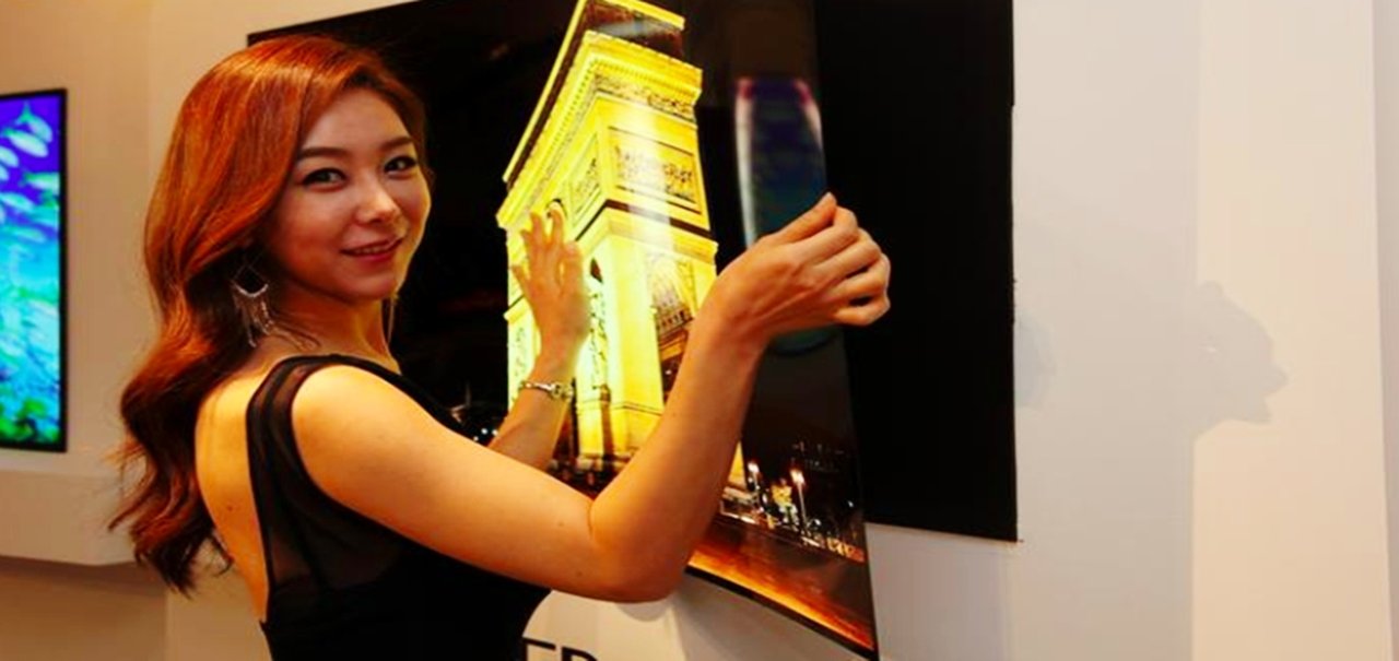 LG exibe tela OLED de 55 polegadas com menos de 1 mm de espessura e 2 kg