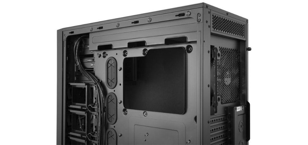 Corsair apresenta gabinete Obsidian 750D Airflow Edition