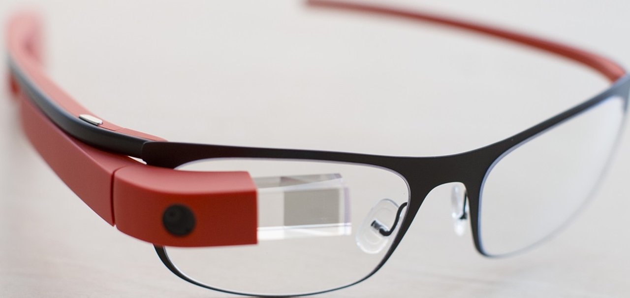 Google abre patente para tirar fotos com os dedos no Google Glass