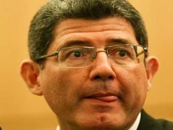 Mais um? Ministro estuda novo imposto para a internet no Brasil
