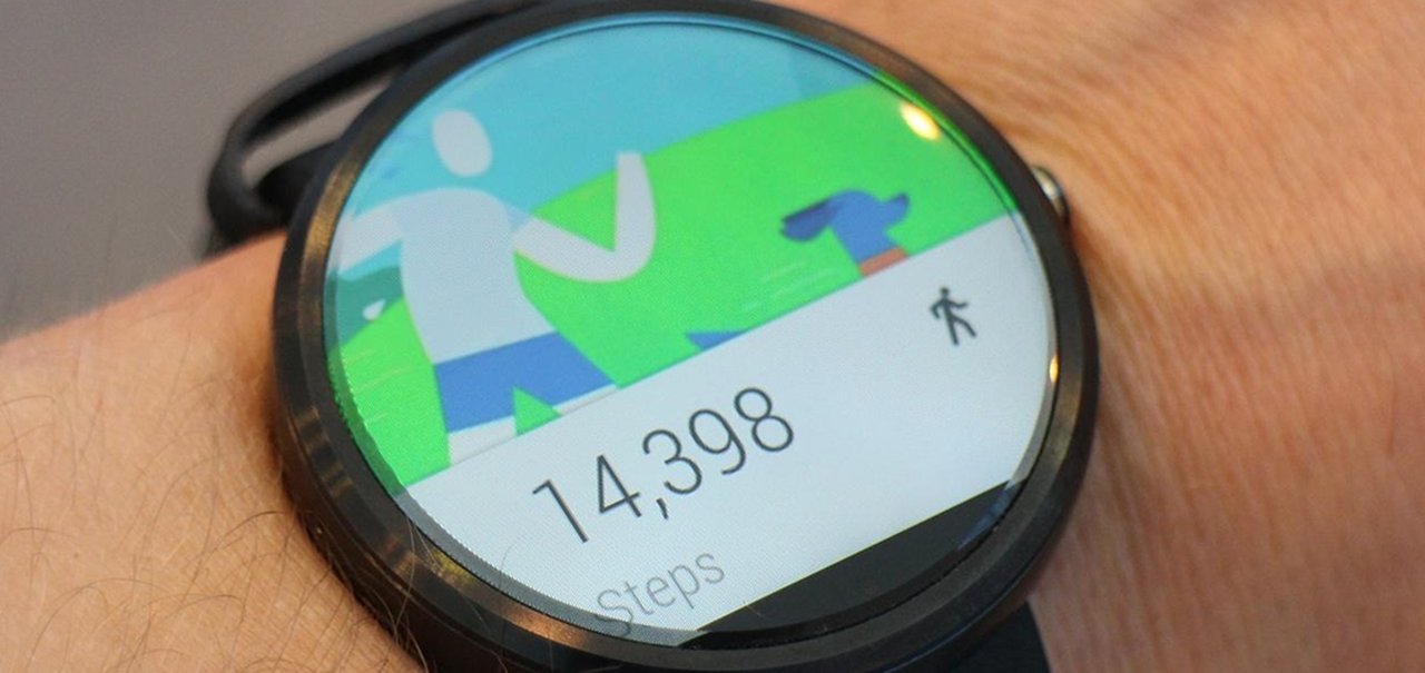 Modelos do Moto 360 começam a receber nova versão do Android Wear no Brasil