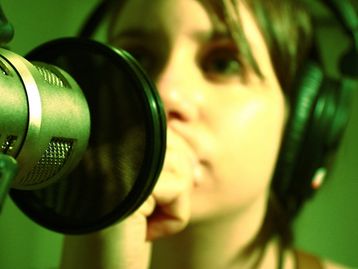 Como fazer para ouvir o que você fala no microfone pelo fone de ouvido