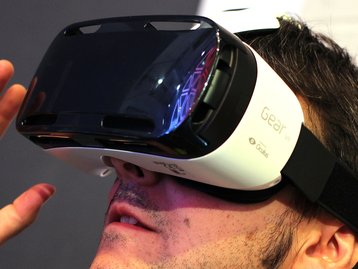 Buscas por 'pornô em VR' crescem quase 10.000% no Google