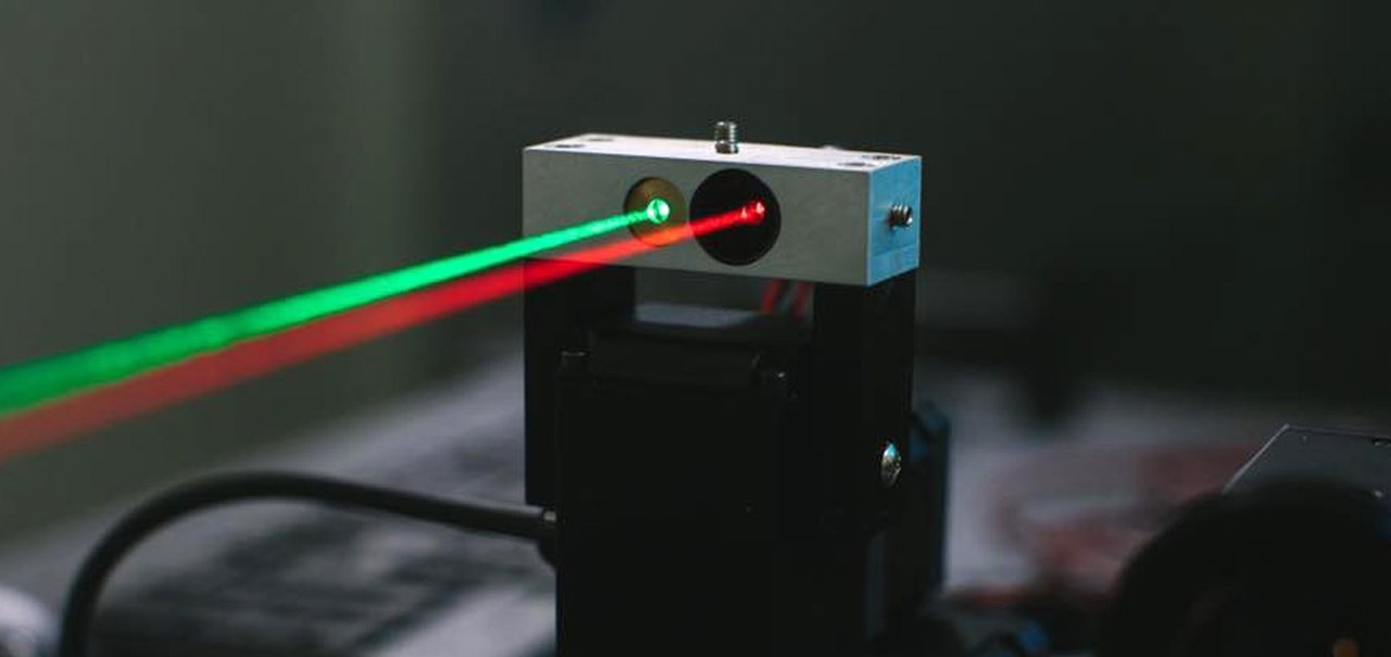 Facebook descobre forma de usar lasers para acelerar conexões wireless