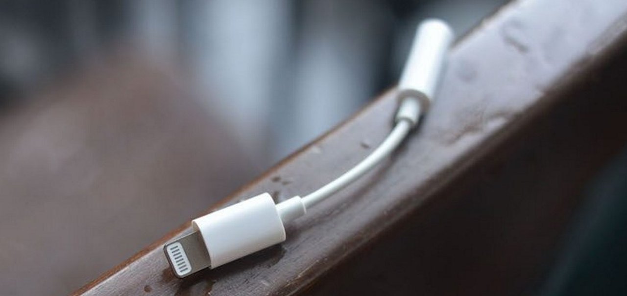 Adaptador do iPhone 7 para usar fones na porta Lightning aparece em vídeo