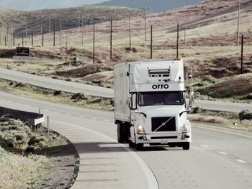 Carga pesada e sem motorista: Uber compra startup de caminhões autônomos 
