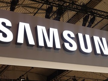 Galaxy Folder 2: vazam imagens promocionais do novo celular flip da Samsung
