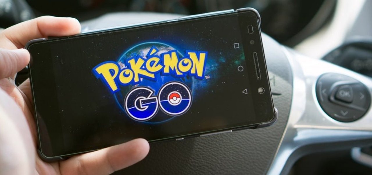 Sim, as pessoas amam dirigir e jogar Pokémon GO ao mesmo tempo