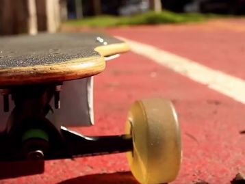 'Eu que fiz': Brasileiro cria skate elétrico totalmente sozinho em casa
