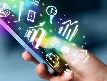 Infográfico mostra que as pessoas estão fazendo mais compras pelo celular