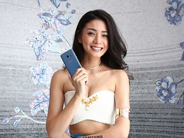 Samsung lança oficialmente o Galaxy S7 Edge na cor 'Blue Coral'