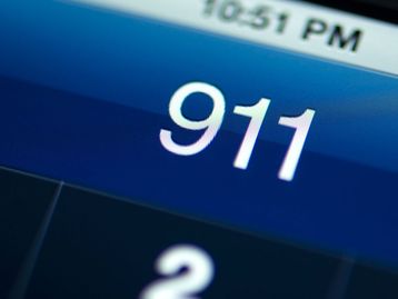 Jovem é preso nos EUA após criar exploit acidental que quase derrubou o 911