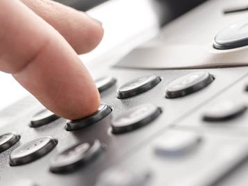 Telefonia fixa no Brasil é 20 vezes mais cara do que a dos EUA