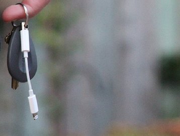 Quer usar um headphone comum no iPhone 7? Você precisa desse cadeado