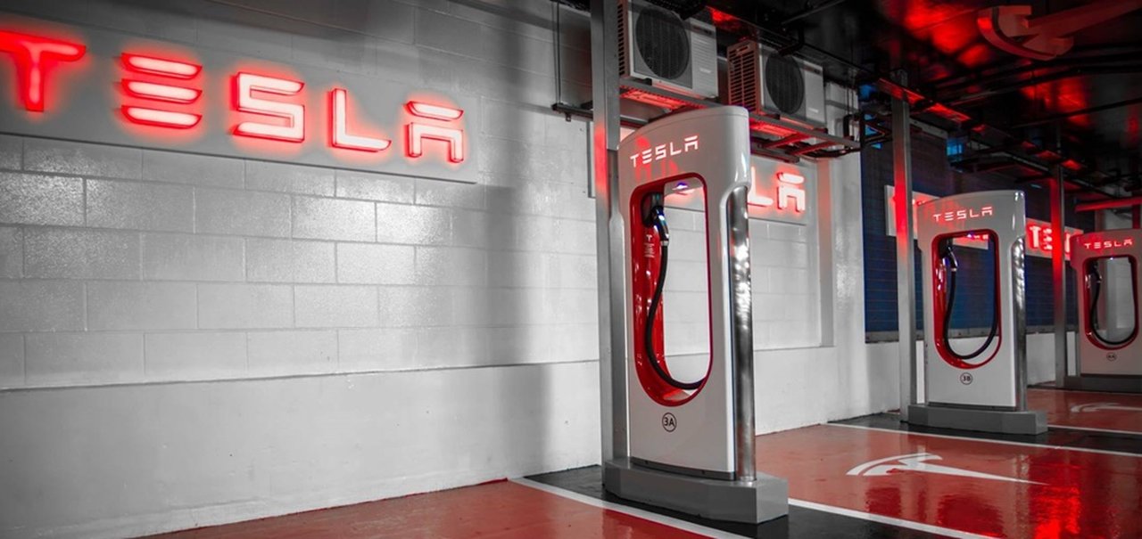 Superchargers: recarregar seu Tesla vai custar uma grana a partir de 2017