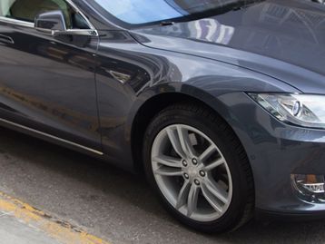 Carros híbridos terão que emitir som para não matar pedestres desavisados