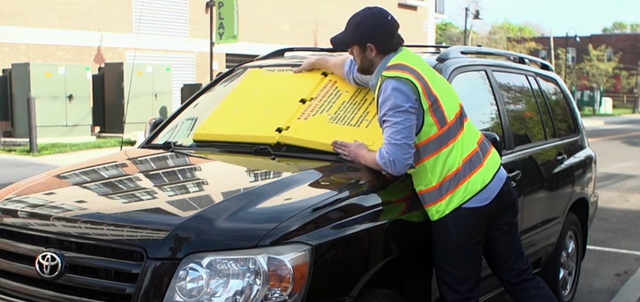 Nos EUA, tampar para-brisa é punição para quem estacionar em local proibido