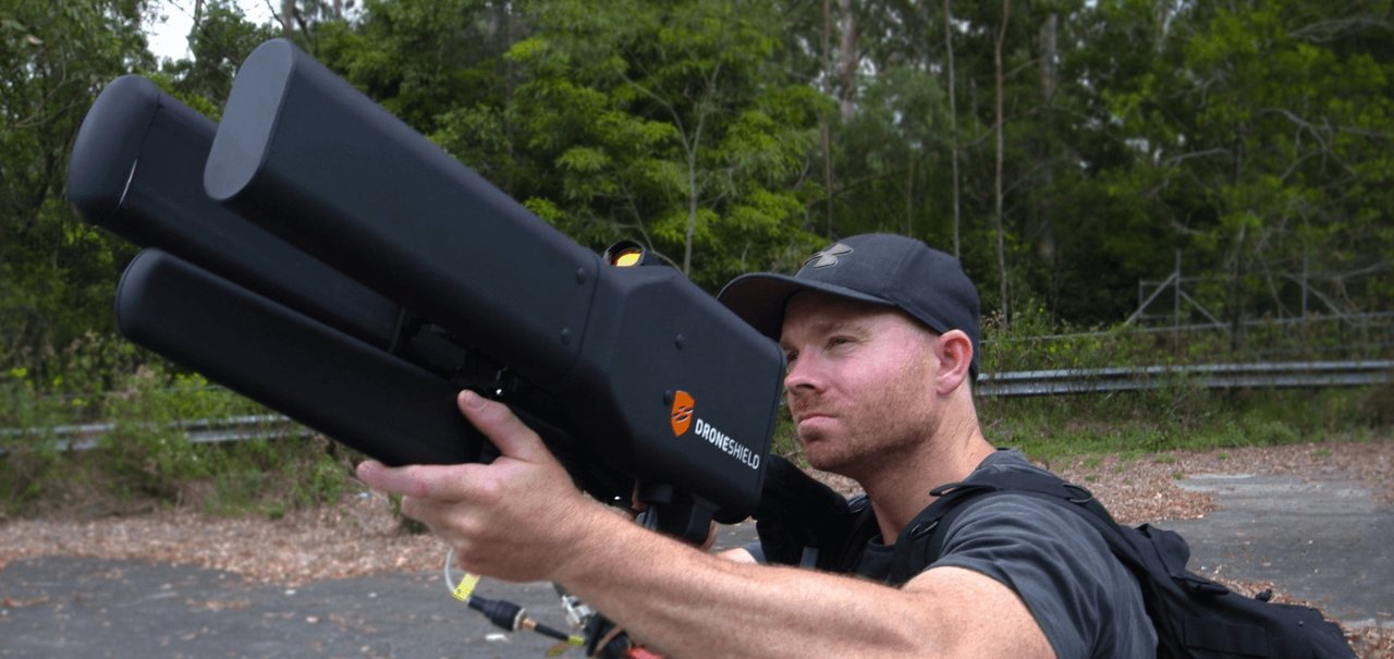 DroneGun: conheça a mais incrível arma anti-drone de todas [vídeo]