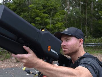 DroneGun: conheça a mais incrível arma anti-drone de todas [vídeo]