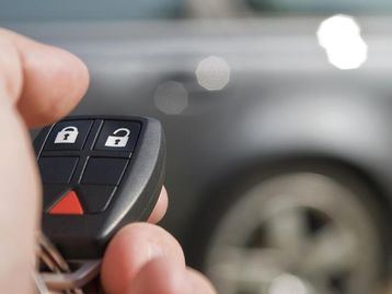Novo aparelho permite burlar sistemas de partida sem chave em carros