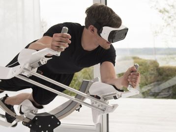 Simulador de voo combina realidade virtual com exercícios físicos