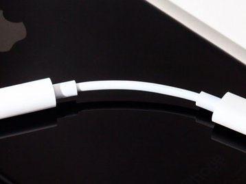 Adaptador para fone ainda virá com o próximo iPhone, mas não para sempre