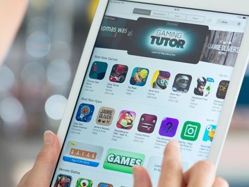 Homem ganha US$ 80 mil/mês com golpe na Apple App Store
