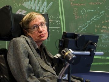 Stephen Hawking diz que humanos precisam deixar a Terra e dominar a Lua